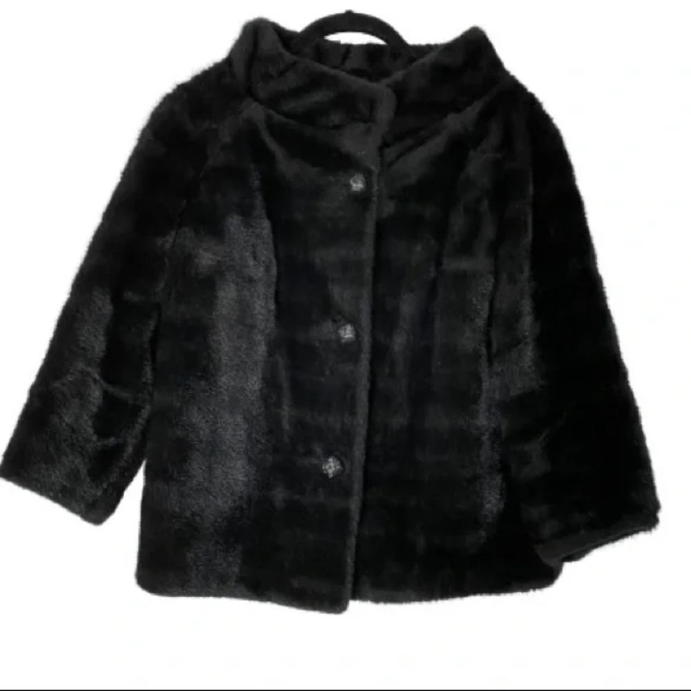 Style By Winter VINTAGE faux fur Coat Cropped Black